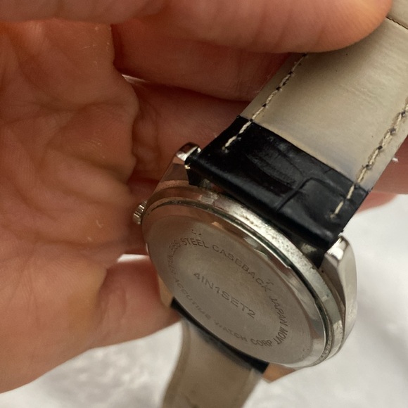 Novelle Quartz black and silver watch - Picture 10 of 15